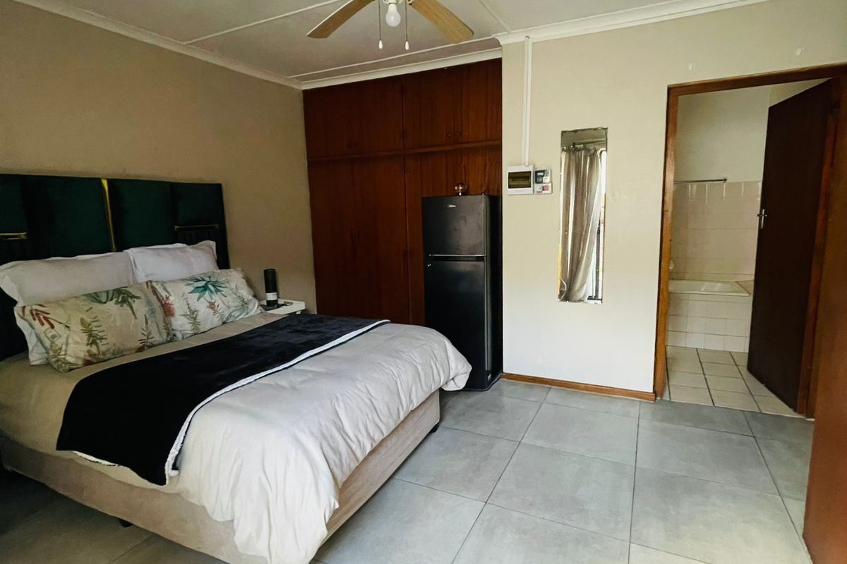 House For Sale In East London - Photo 5
