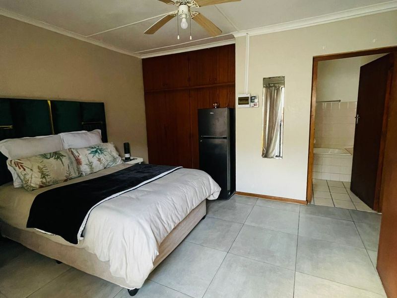 House For Sale In East London - Photo 5