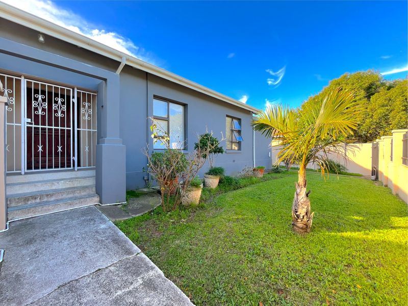 House For Sale In Port Elizabeth - Photo 2