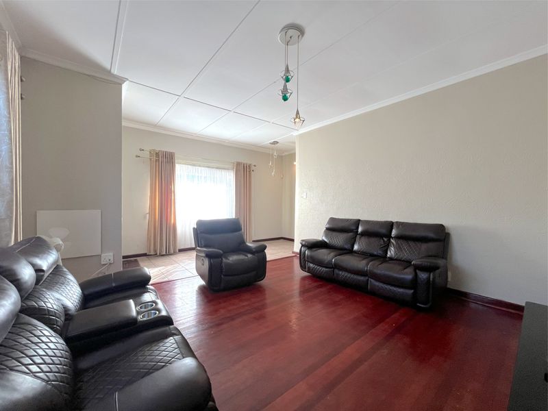 House For Sale In Port Elizabeth - Photo 10