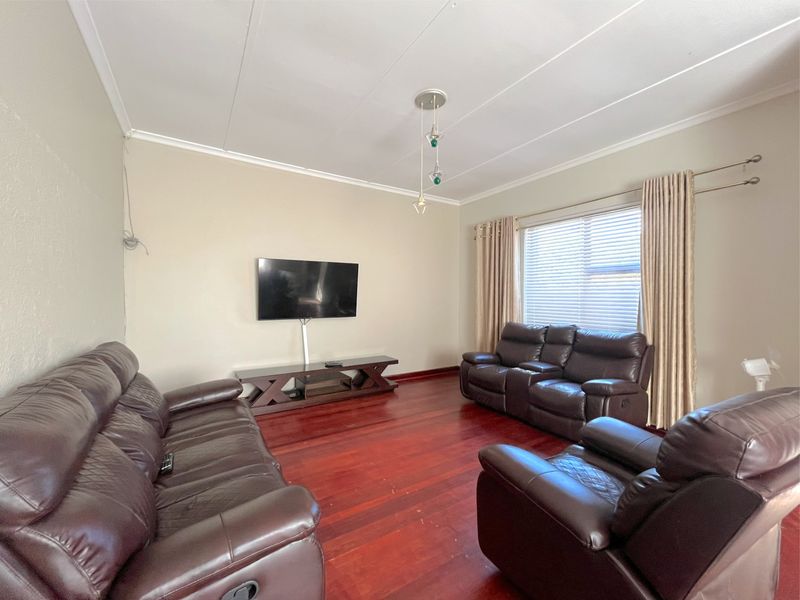 House For Sale In Port Elizabeth - Photo 9
