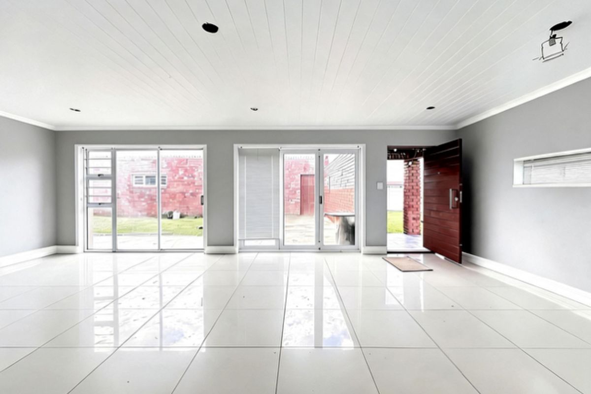 House For Sale In Port Elizabeth - Photo 2