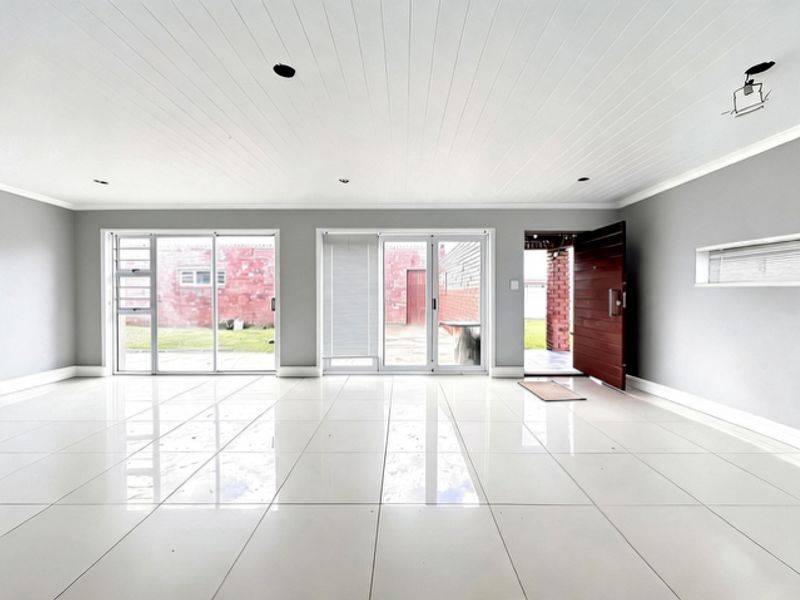 House For Sale In Port Elizabeth - Photo 2