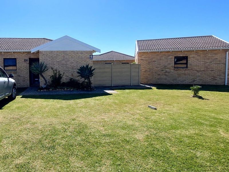 Townhouse Rental Monthly In Port Elizabeth - Photo 1