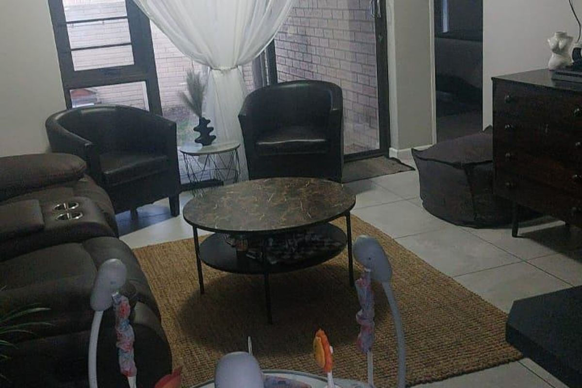 Townhouse Rental Monthly In Port Elizabeth - Photo 2