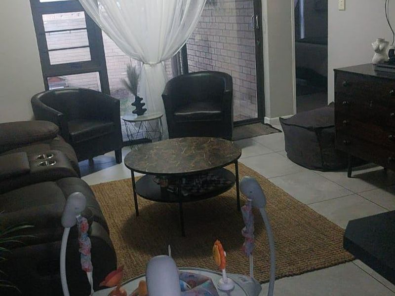 Townhouse Rental Monthly In Port Elizabeth - Photo 2