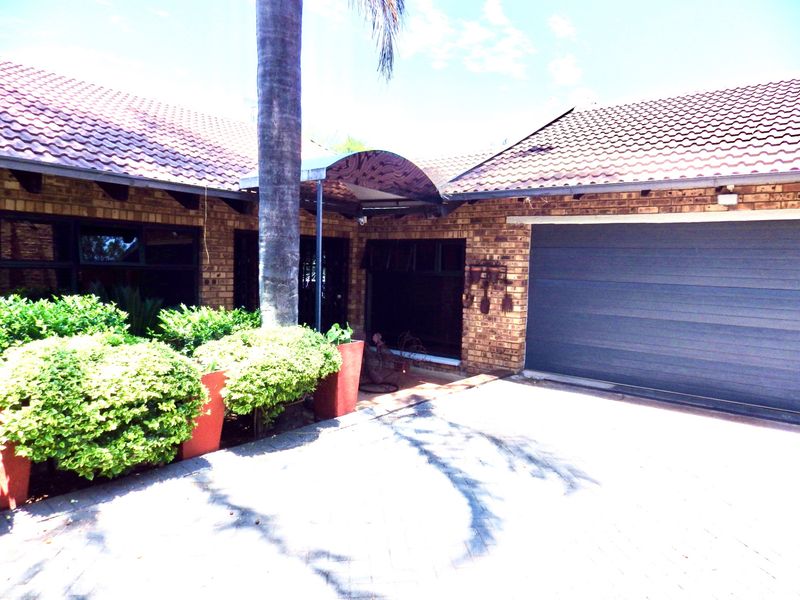 House For Sale In Klerksdorp - Photo 2