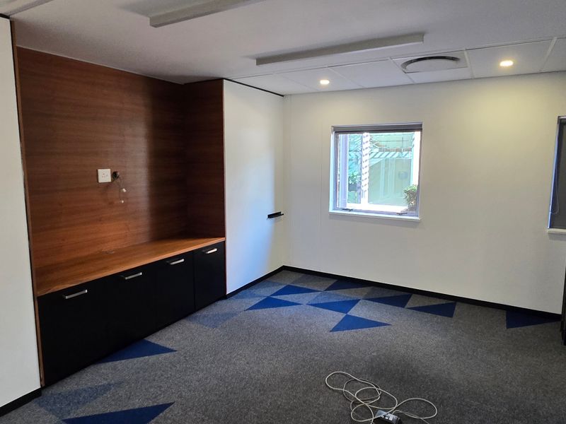 Commercial Rental Monthly In Sandton - Photo 10