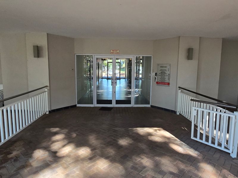 Commercial Rental Monthly In Sandton - Photo 2