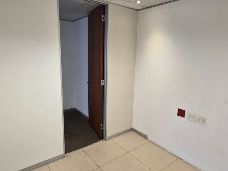 Commercial Rental Monthly In Sandton - Photo 10