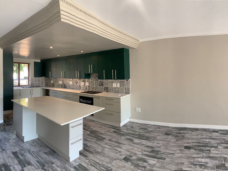 Apartment For Sale In Sandton - Photo 2