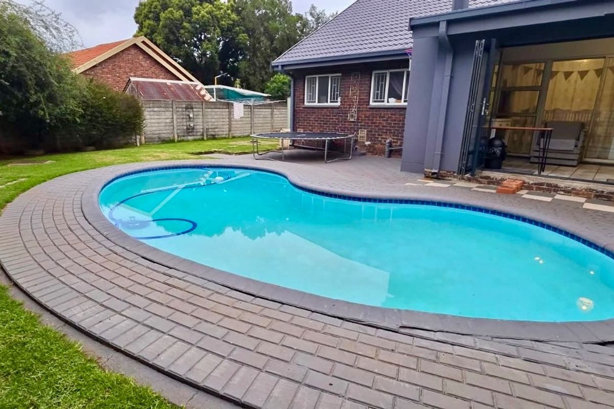 House For Sale In Vanderbijlpark - Photo 2