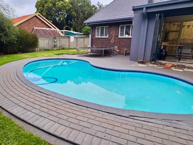 House For Sale In Vanderbijlpark - Photo 2