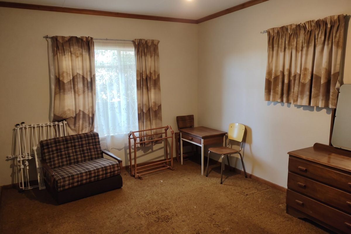 A bedroom featuring timber crown molding and carpet flooring, offering a blank canvas for renovation and modernization.