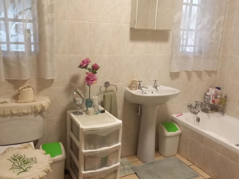 Townhouse For Sale In Pretoria - Photo 9