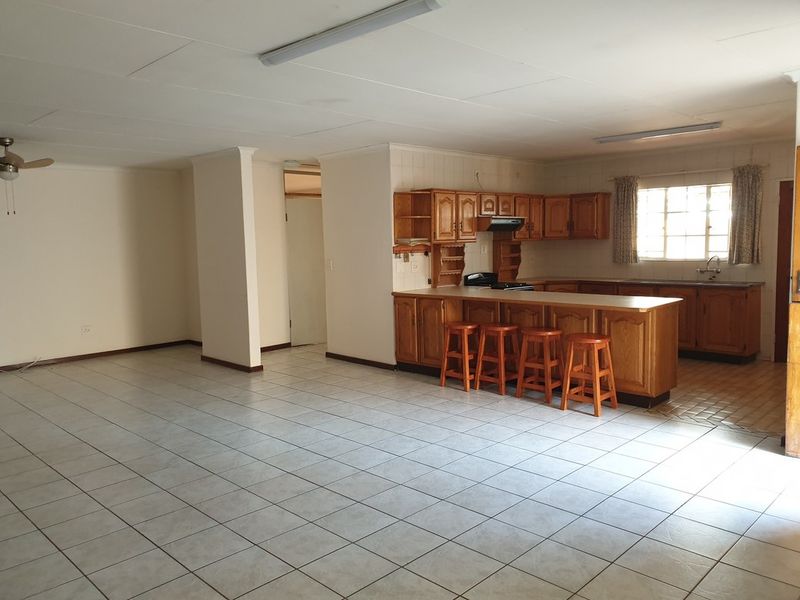 Townhouse Pending Sale In Pretoria - Photo 3
