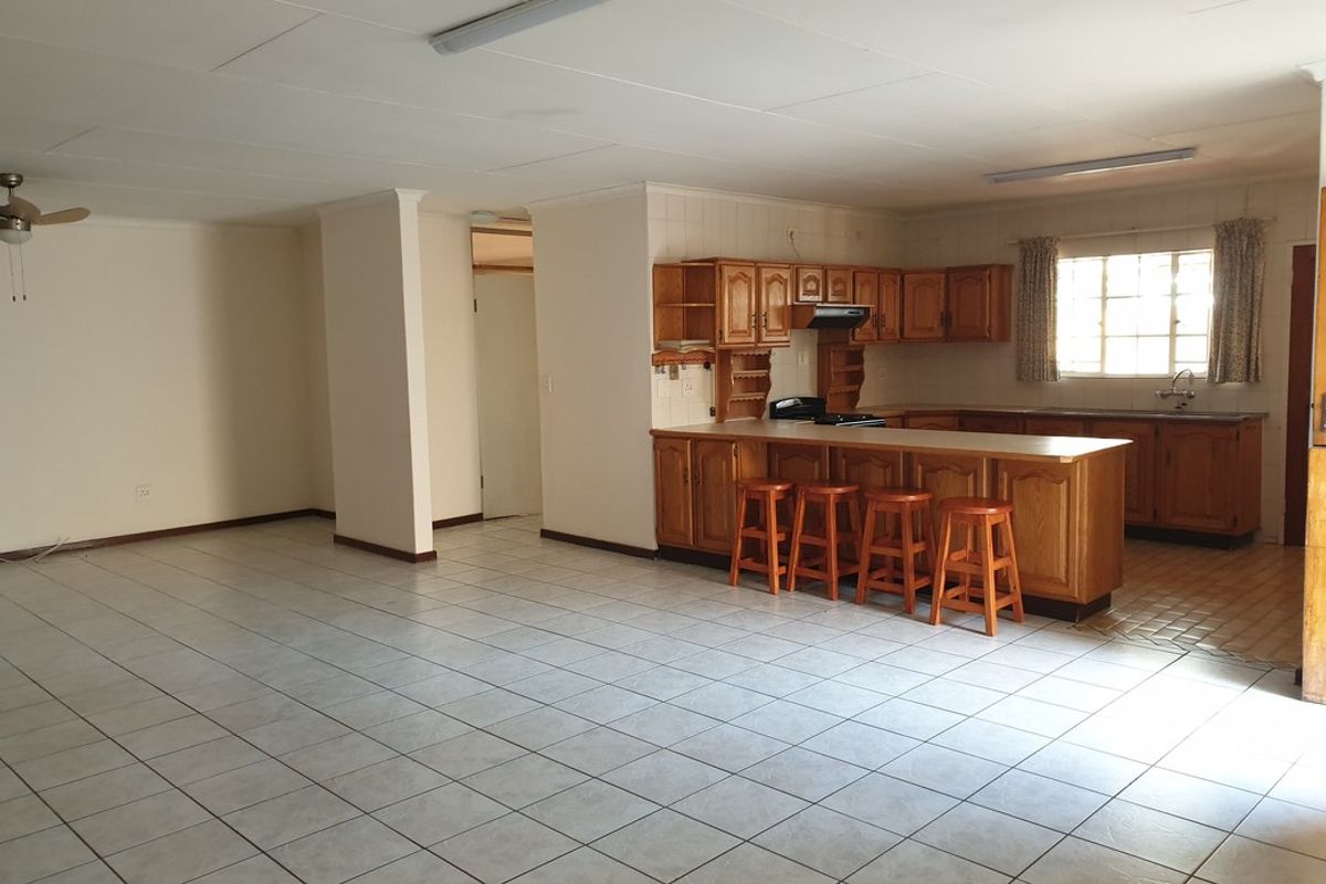 Townhouse Pending Sale In Pretoria - Photo 3