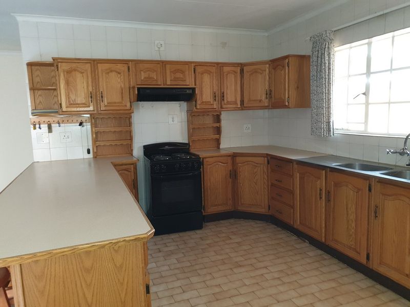 Townhouse Pending Sale In Pretoria - Photo 5