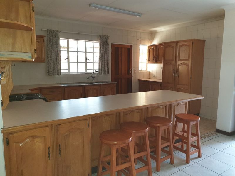 Townhouse Pending Sale In Pretoria - Photo 4