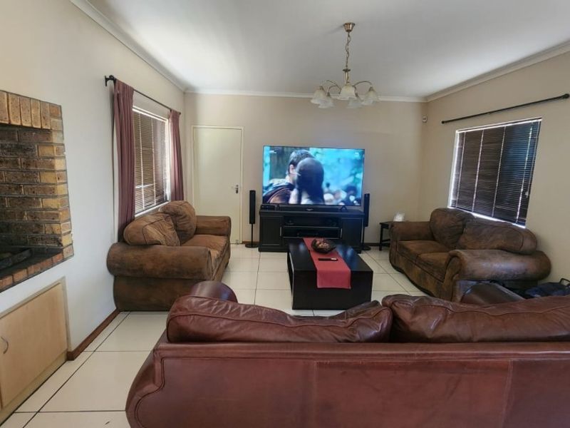 House For Sale In Malmesbury - Photo 8