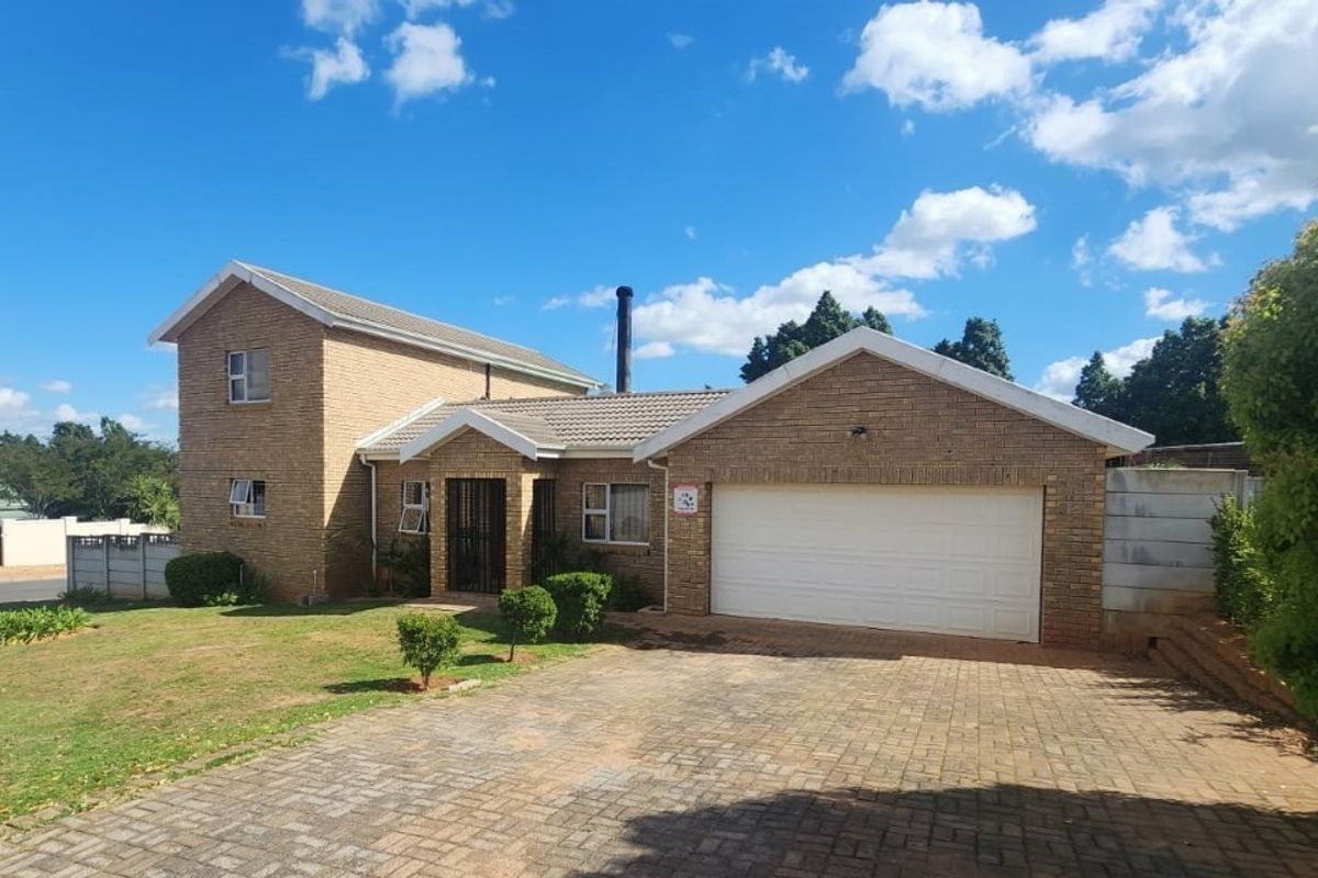 House For Sale In Malmesbury - Photo 2