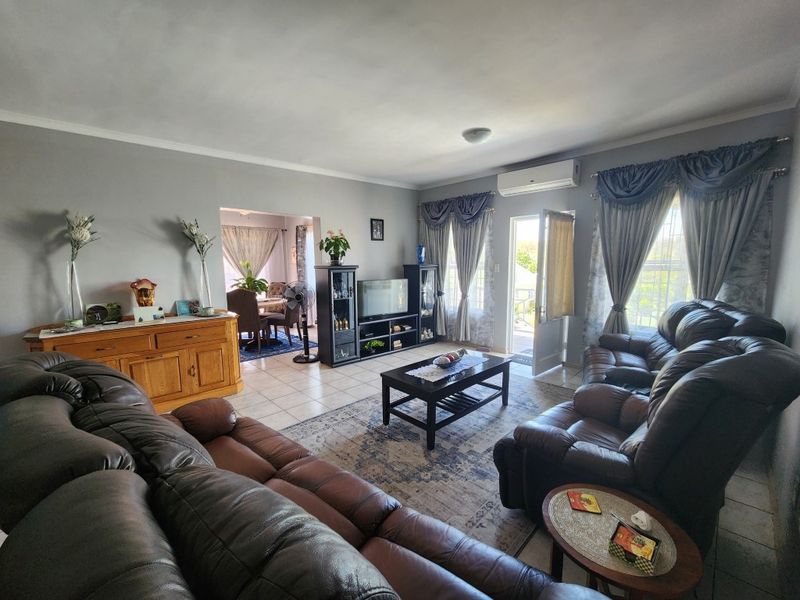 House For Sale In Malmesbury - Photo 6