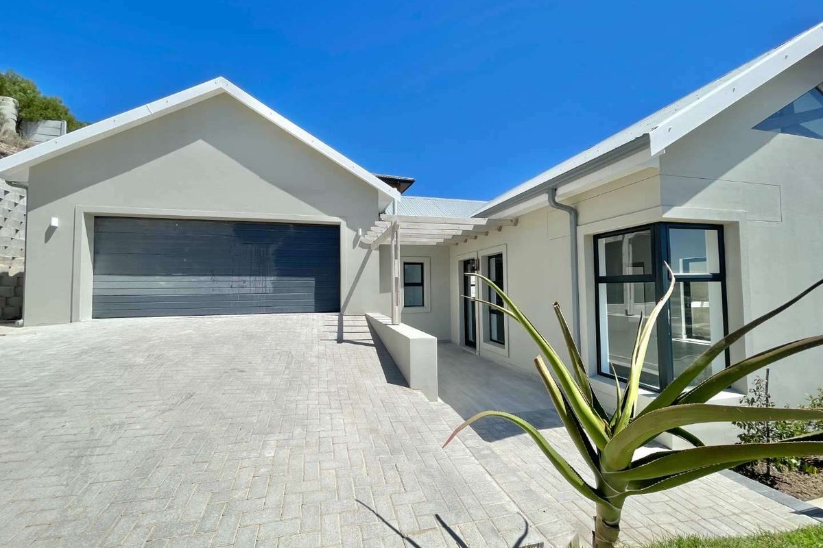 House For Sale In Mossel Bay - Photo 2