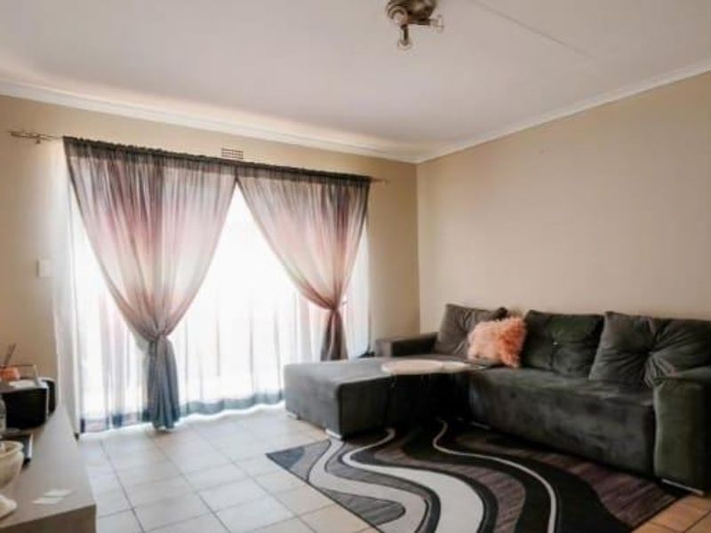 Apartment For Sale In Brakpan - Photo 2