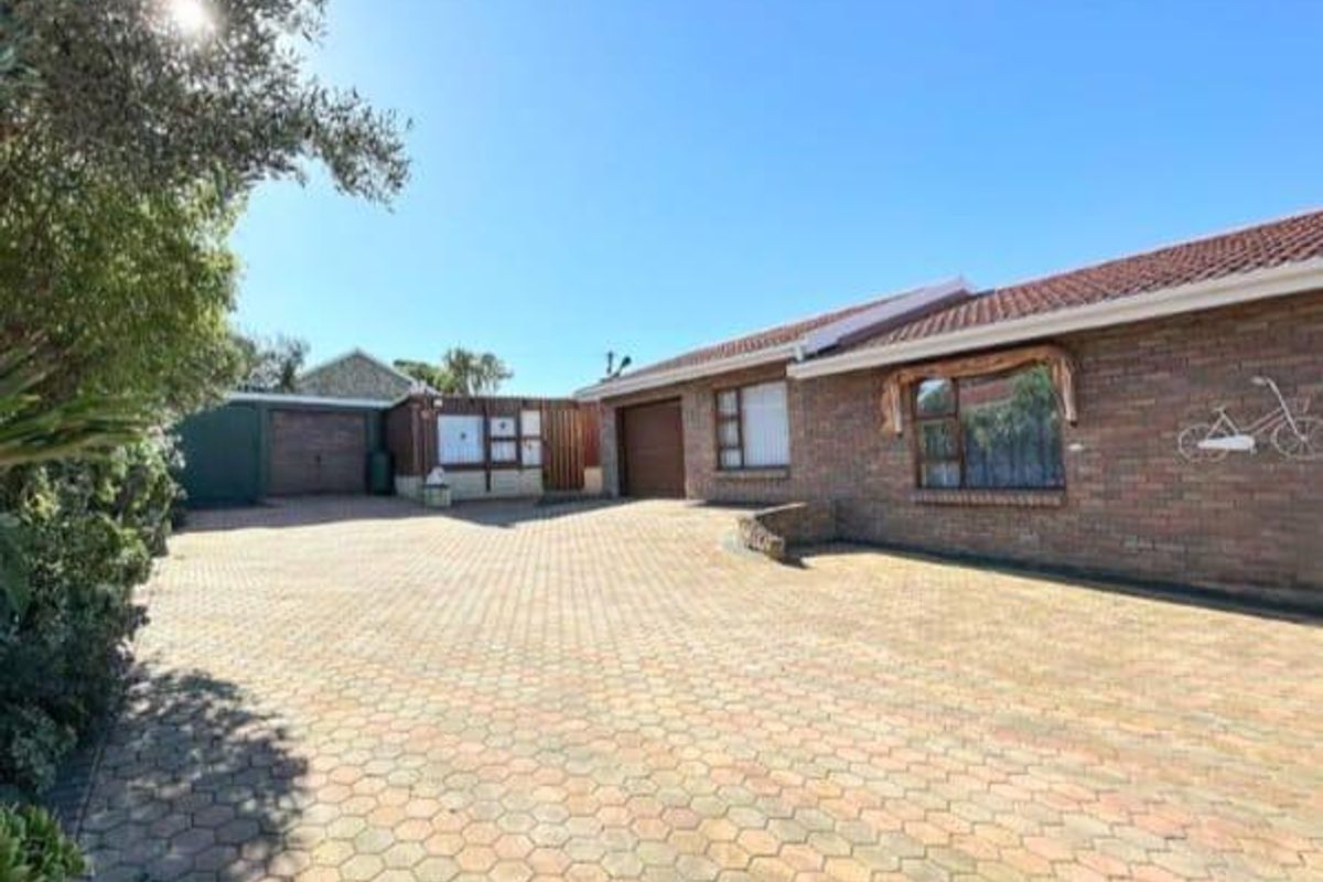 House For Sale In Mossel Bay - Photo 3