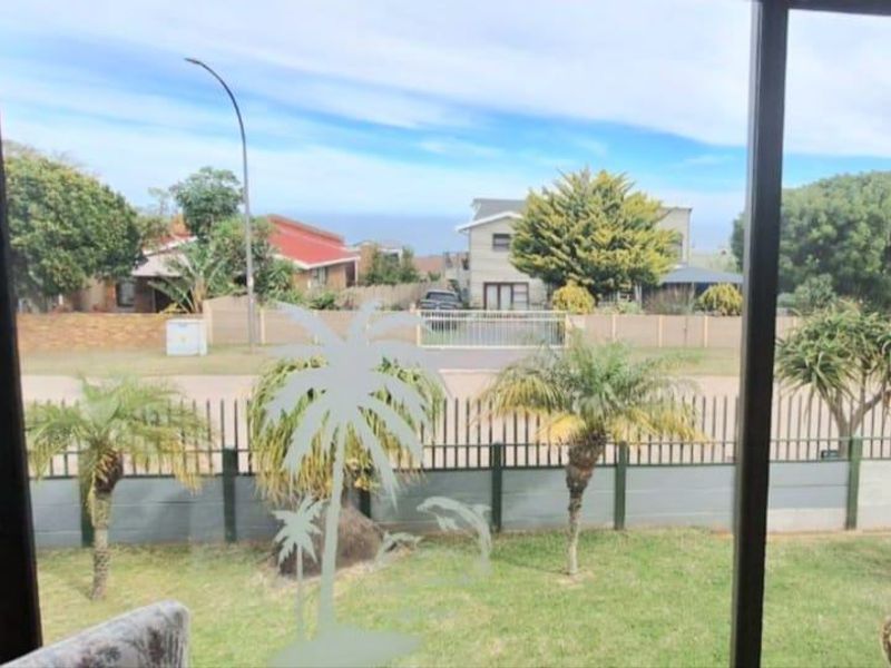 House For Sale In Mossel Bay - Photo 2