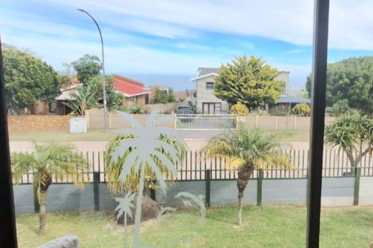 House For Sale In Mossel Bay - Photo 2