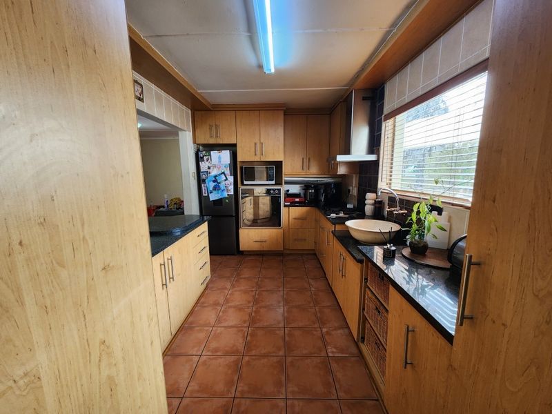 House For Sale In Malmesbury - Photo 8