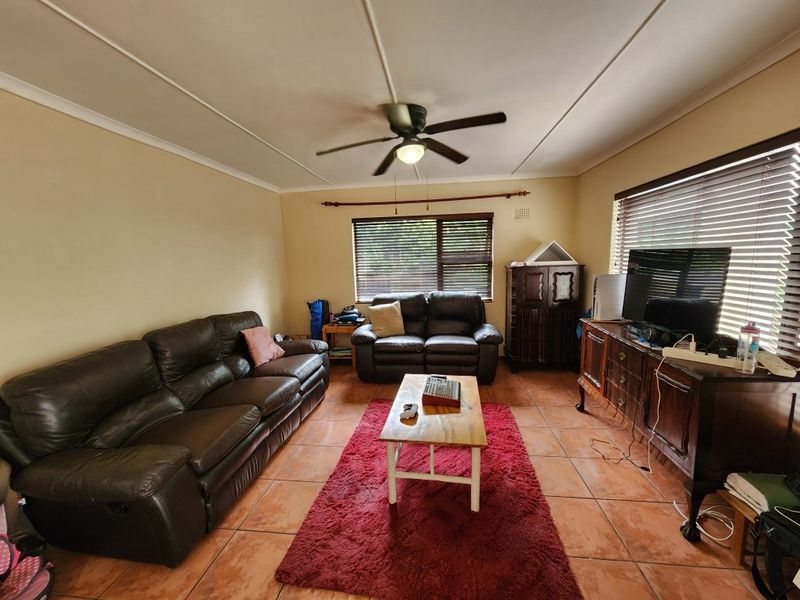 House For Sale In Malmesbury - Photo 2