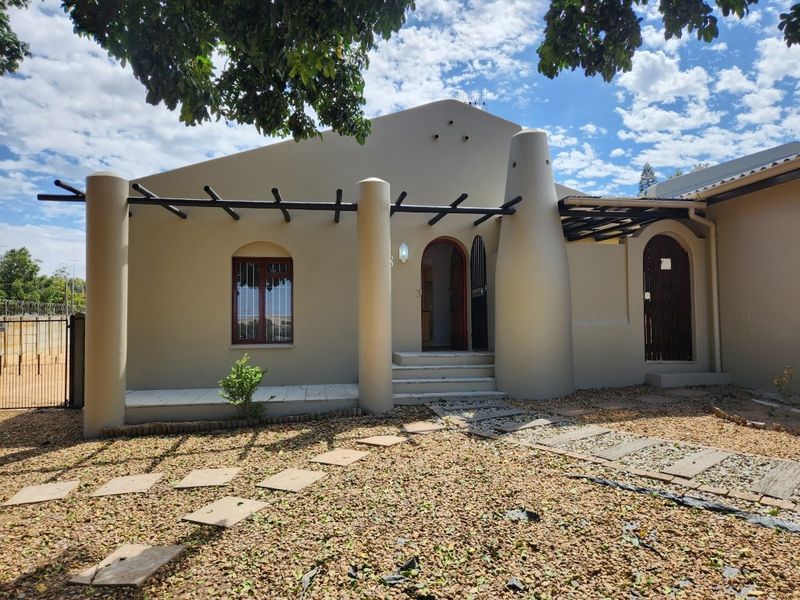 House For Sale In Malmesbury - Photo 2