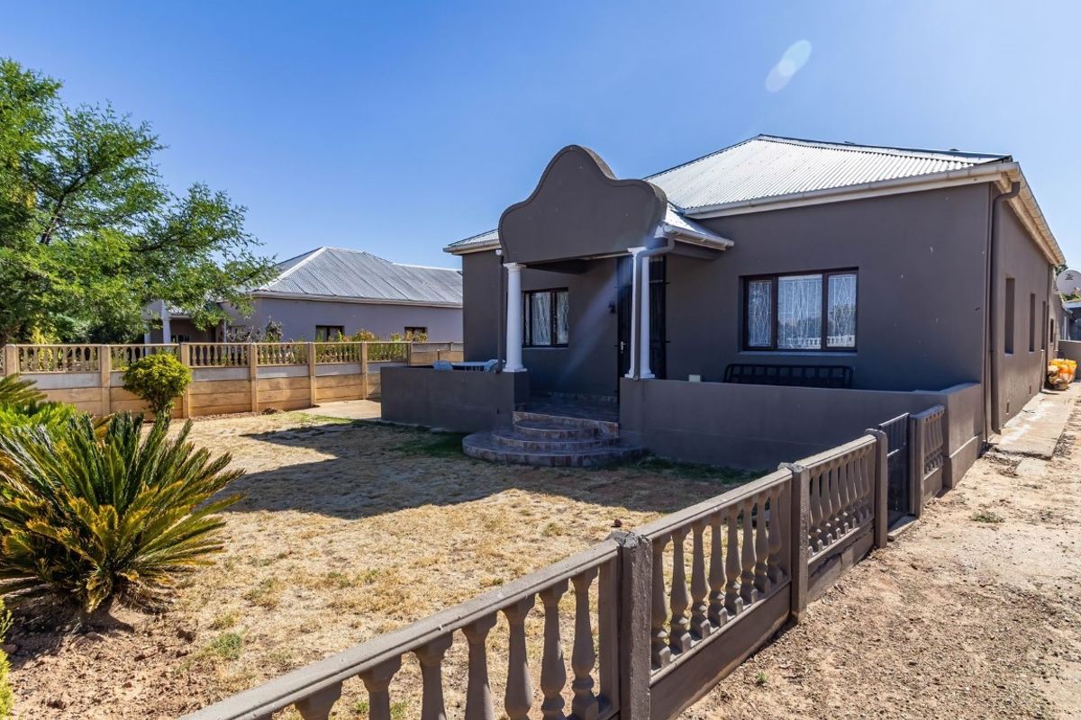 House For Sale In Moorreesburg - Photo 2