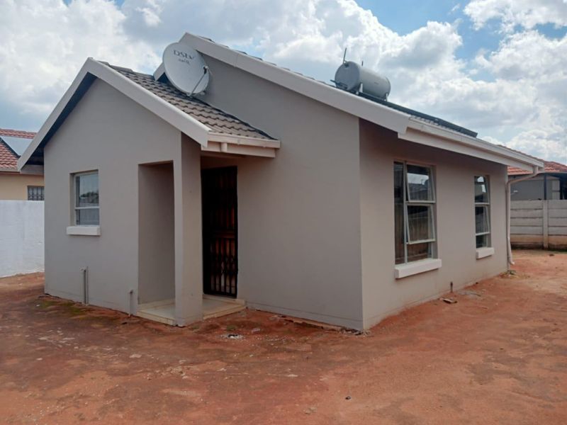 House For Sale In Benoni - Photo 2