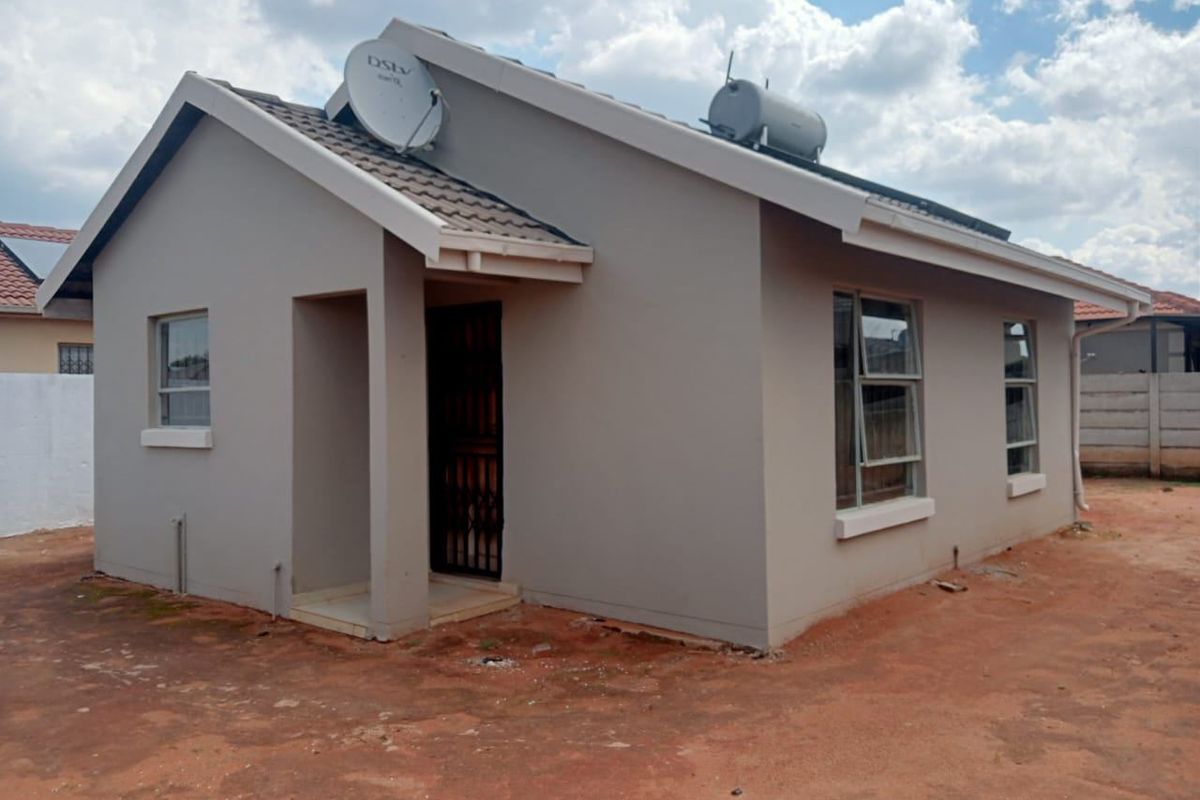 House For Sale In Benoni - Photo 2