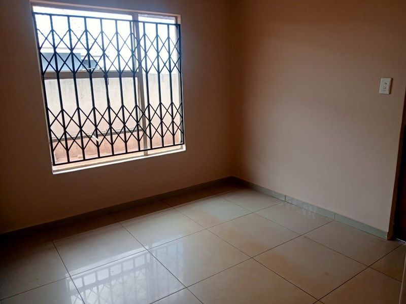 House For Sale In Benoni - Photo 8