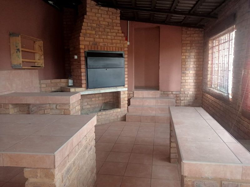 House For Sale In Germiston - Photo 6