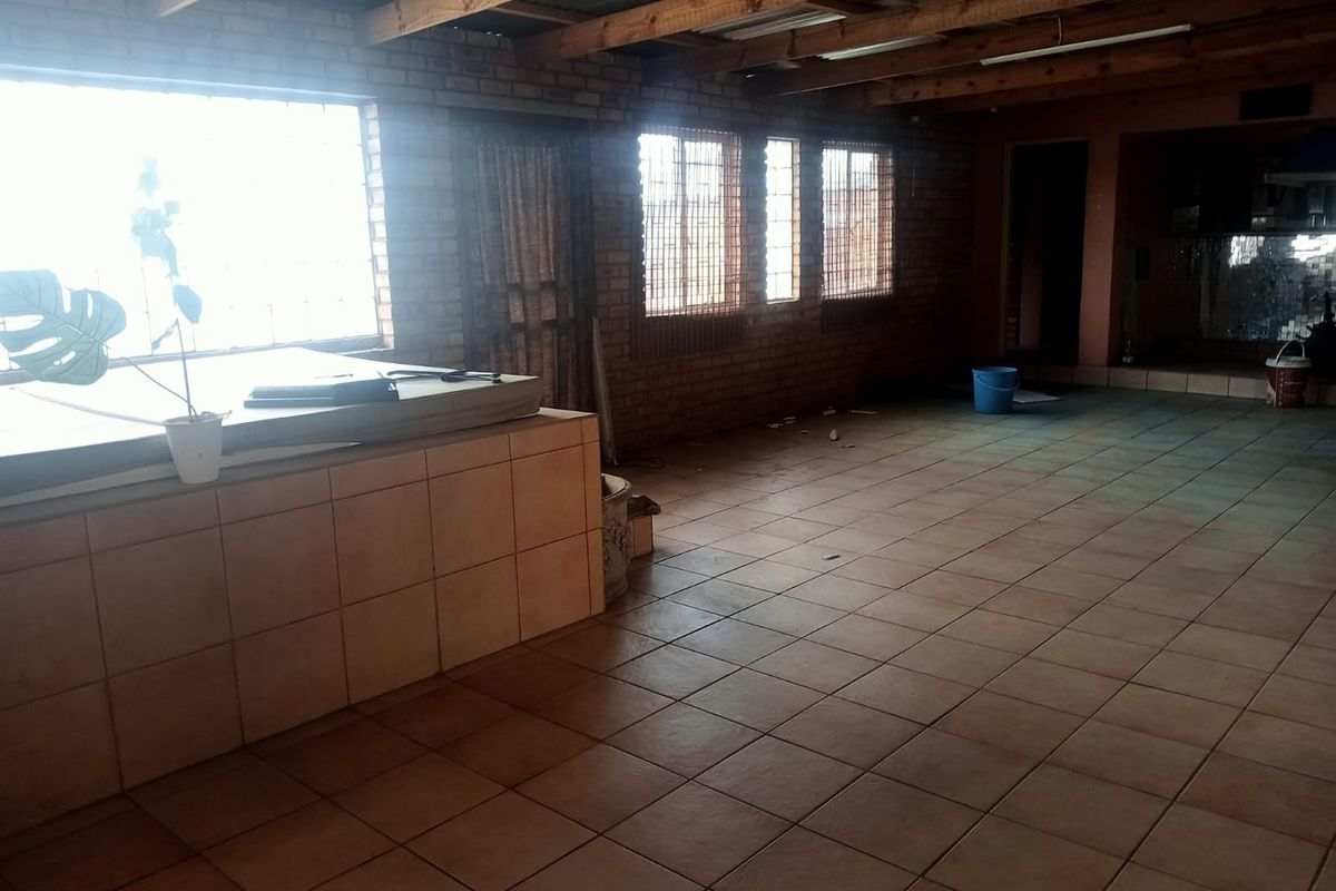 House For Sale In Germiston - Photo 2