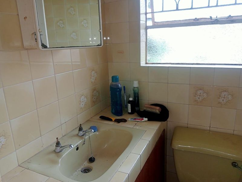 House For Sale In Benoni - Photo 2