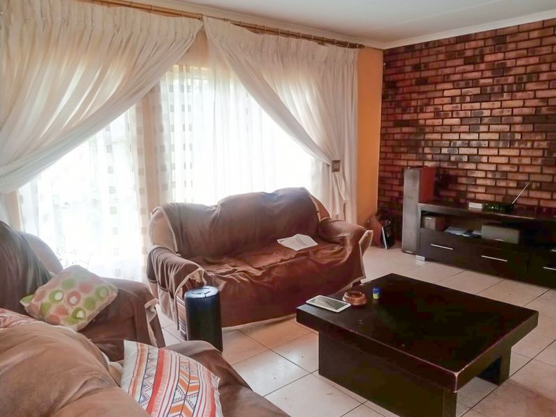 House For Sale In Benoni - Photo 5