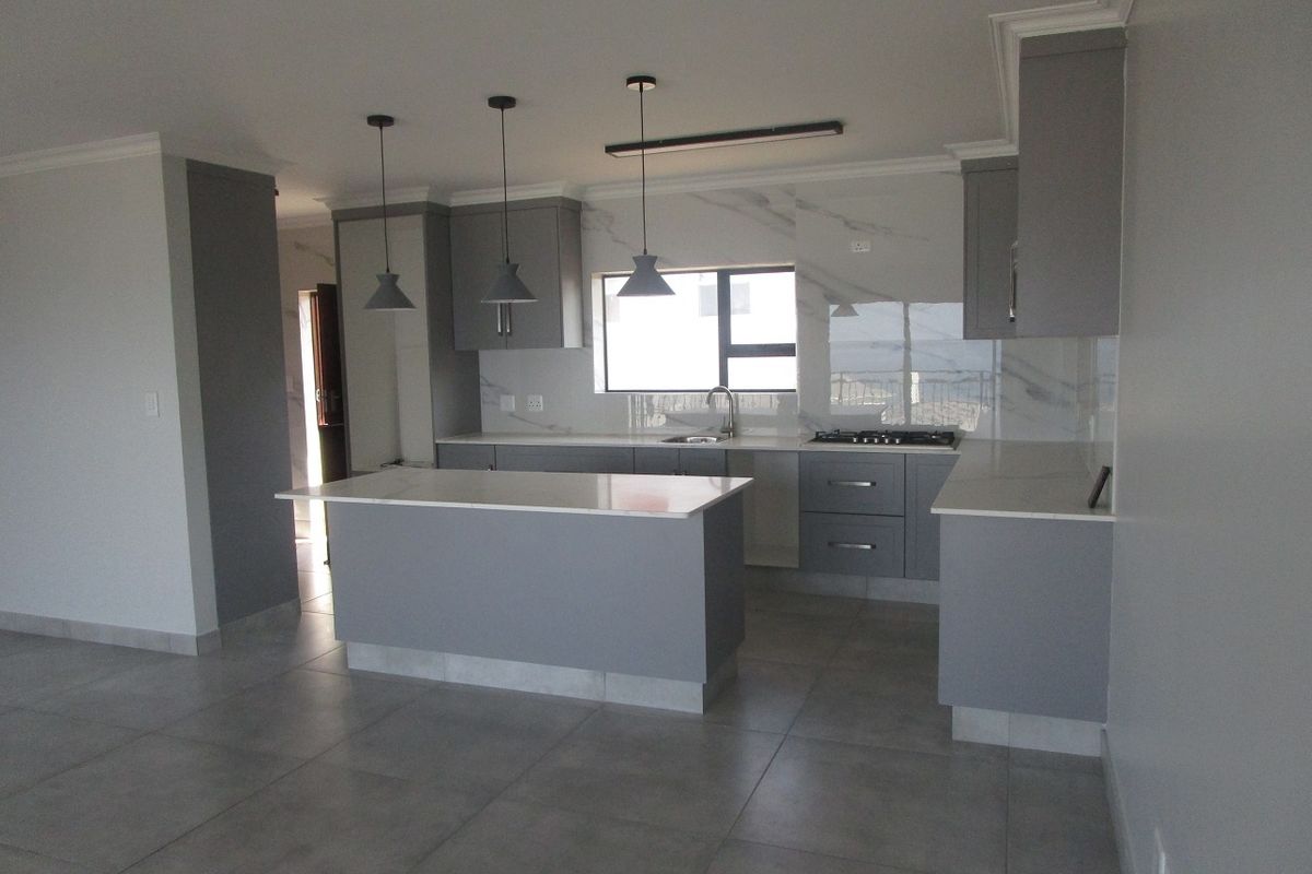 House For Sale In Mossel Bay - Photo 3