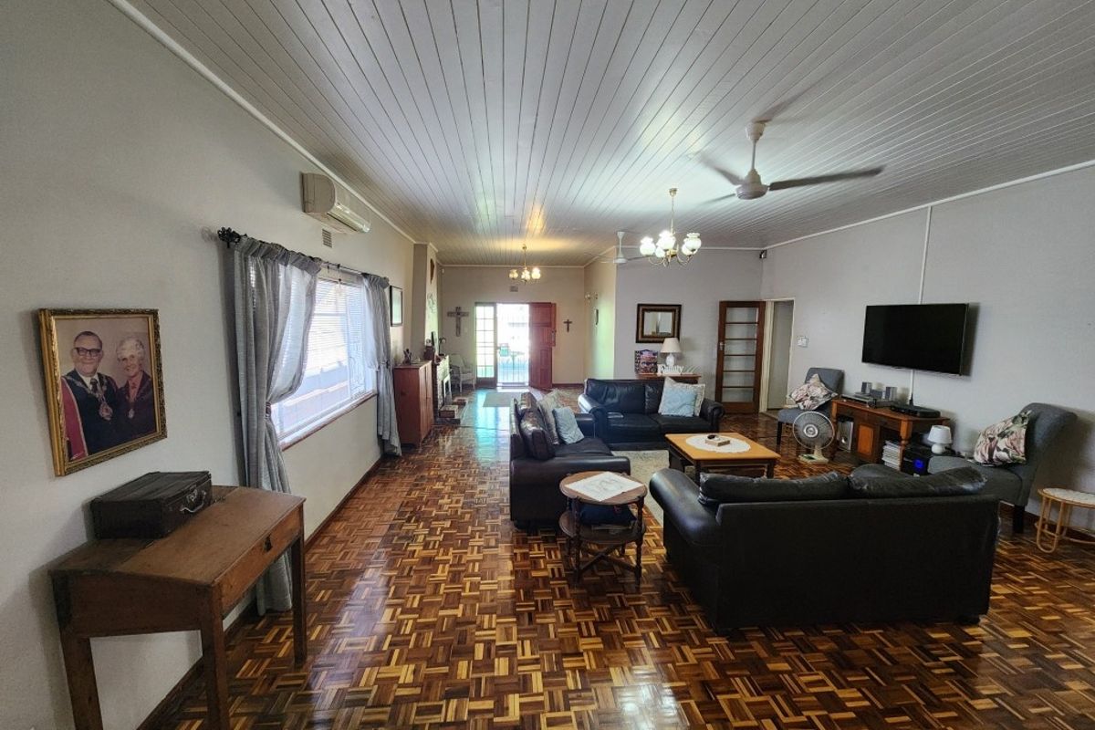 House For Sale In Malmesbury - Photo 4
