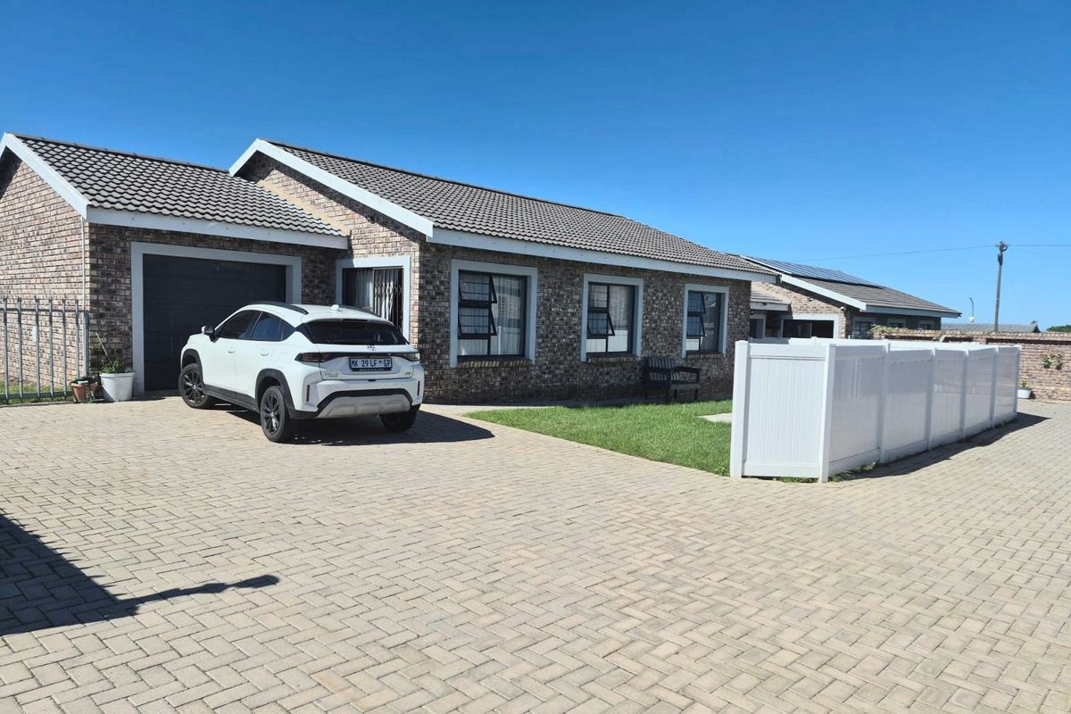 House For Sale In Mossel Bay - Photo 2