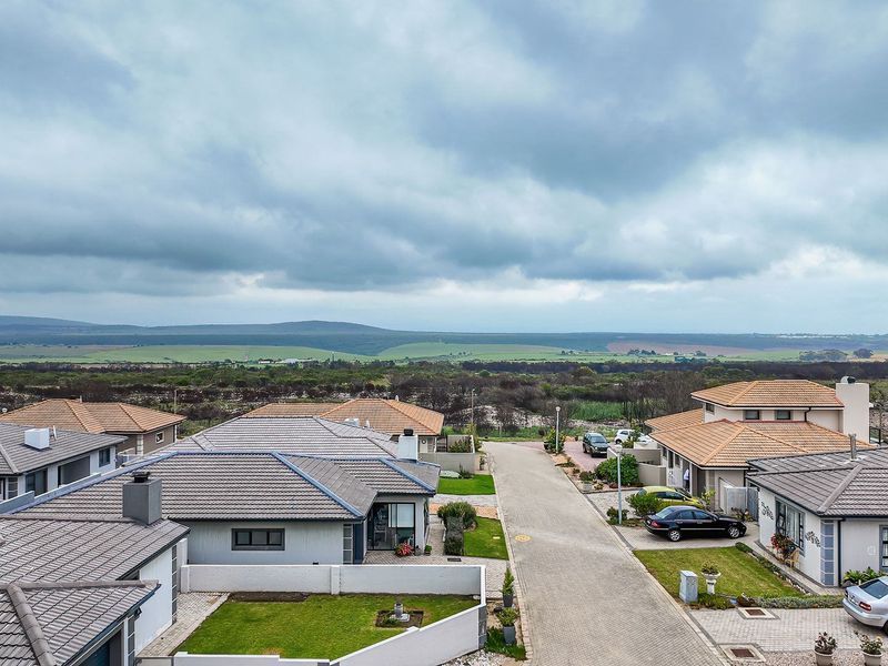 House For Sale In Mossel Bay - Photo 2