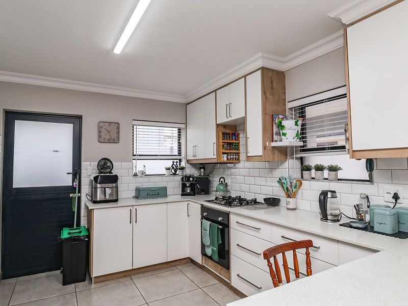 House For Sale In Mossel Bay - Photo 10