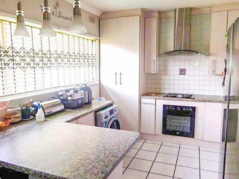 House Rental Monthly In Springs - Photo 6