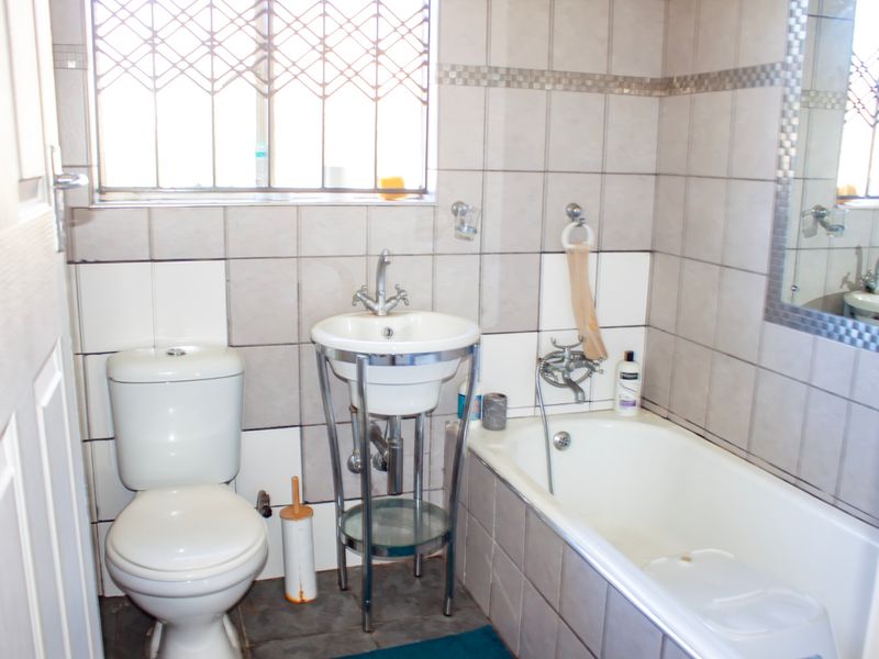 House Rental Monthly In Springs - Photo 9