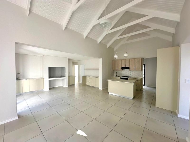 House Rental Monthly In Langebaan - Photo 2